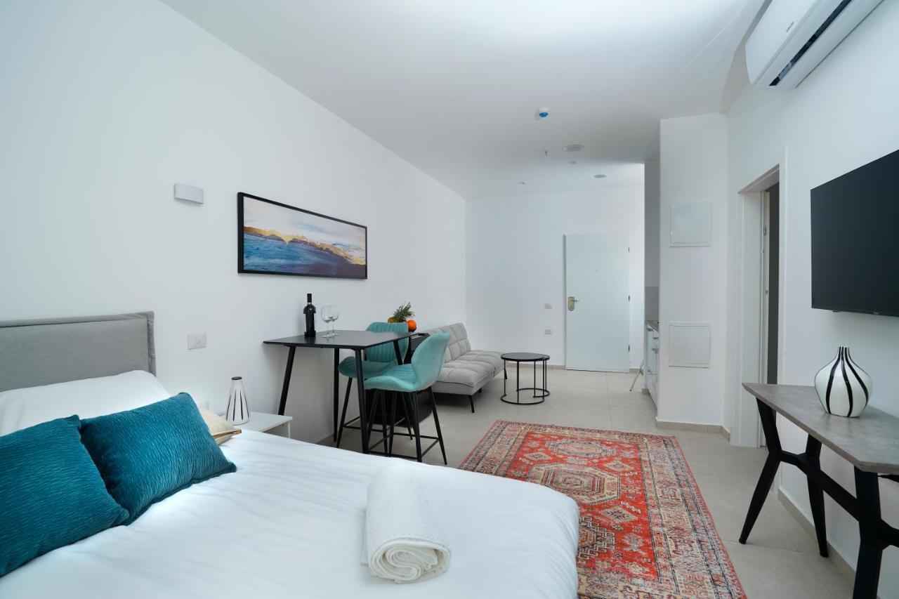 Hi-Yam Seaview Apartments & Suites - יש ממ"ד Bat Yam Exterior photo
