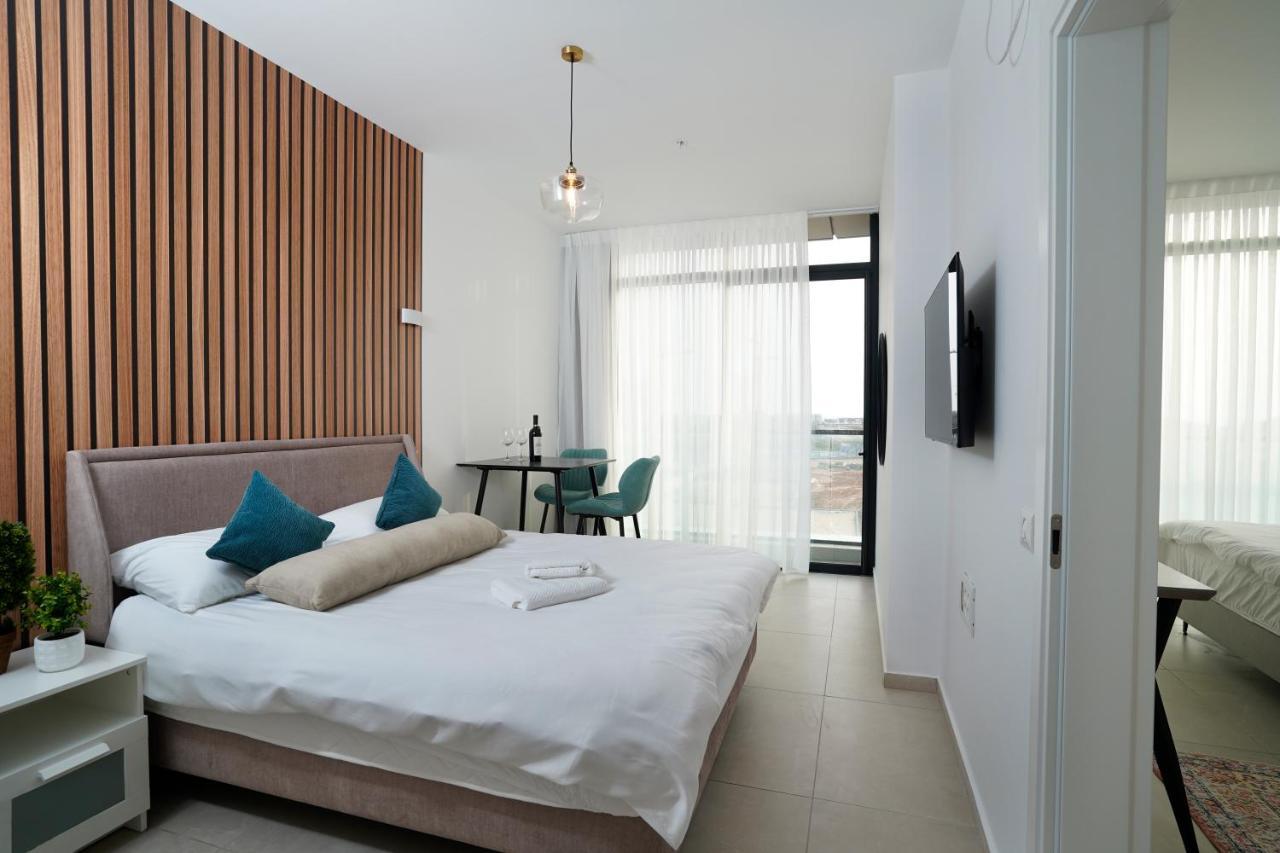 Hi-Yam Seaview Apartments & Suites - יש ממ"ד Bat Yam Exterior photo