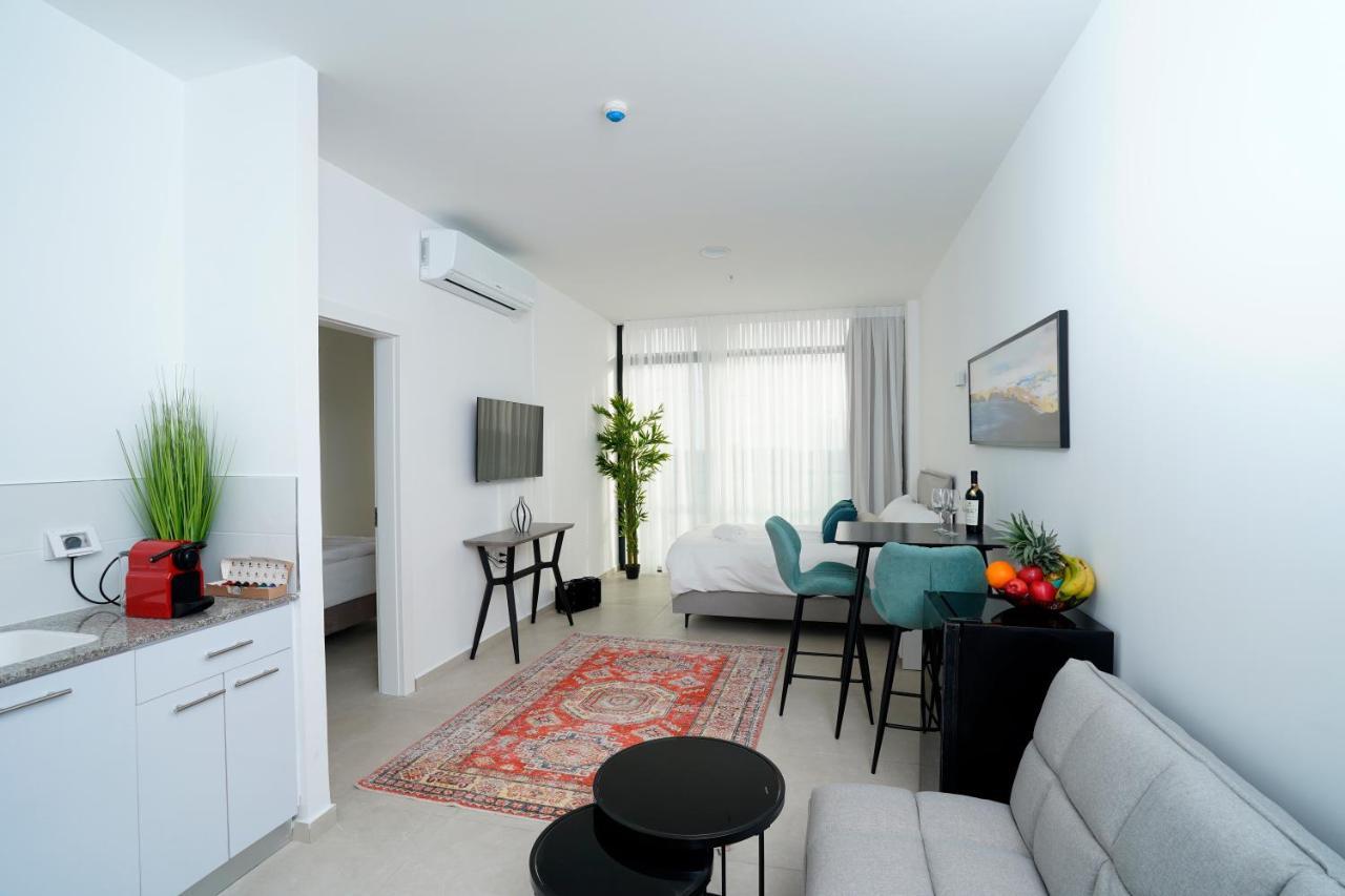 Hi-Yam Seaview Apartments & Suites - יש ממ"ד Bat Yam Exterior photo