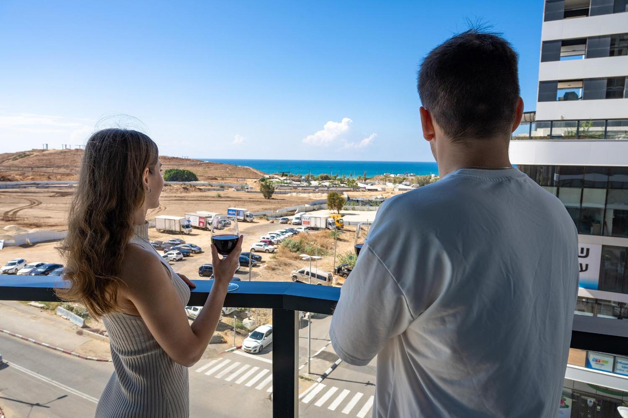 Hi-Yam Seaview Apartments & Suites - יש ממ"ד Bat Yam Exterior photo