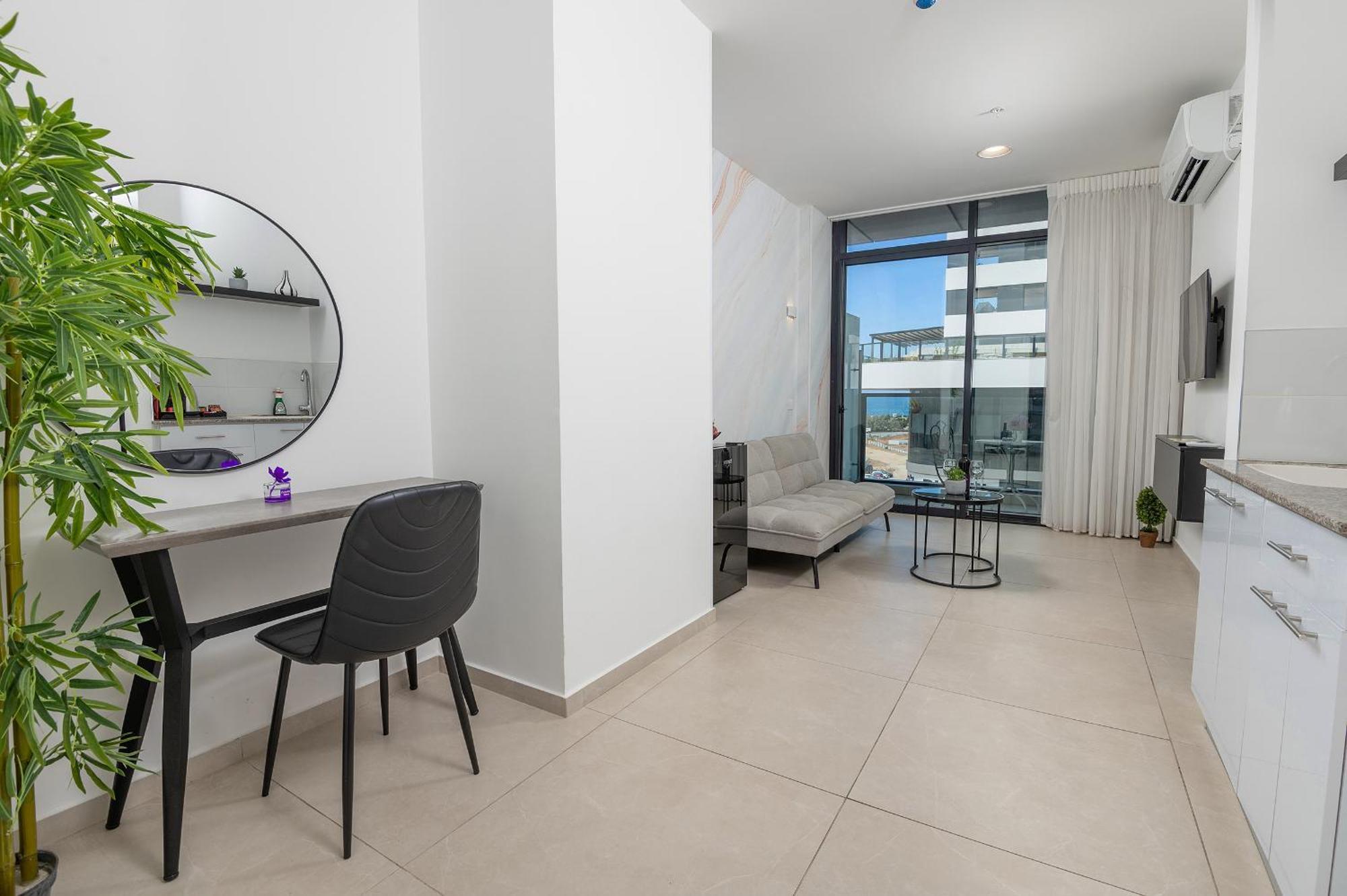 Hi-Yam Seaview Apartments & Suites - יש ממ"ד Bat Yam Exterior photo