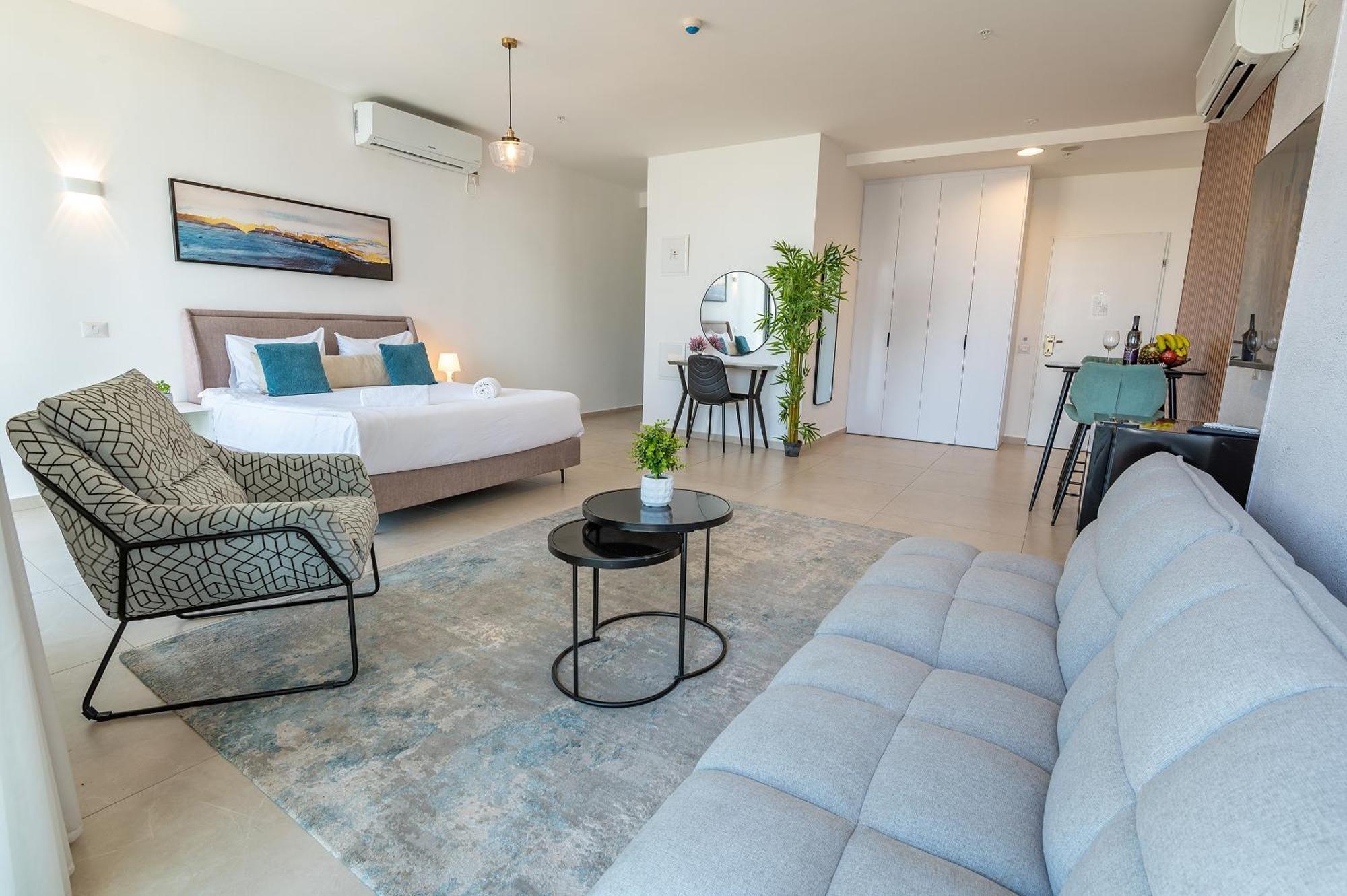 Hi-Yam Seaview Apartments & Suites - יש ממ"ד Bat Yam Exterior photo