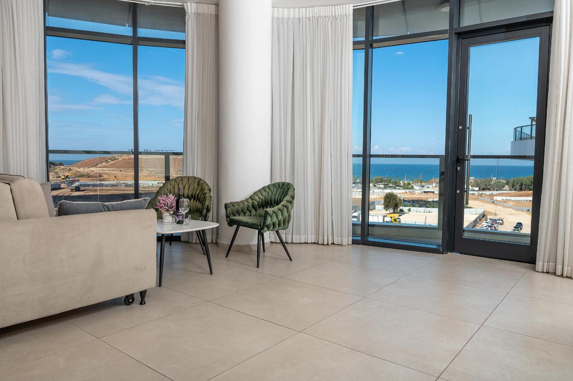 Hi-Yam Seaview Apartments & Suites - יש ממ"ד Bat Yam Exterior photo