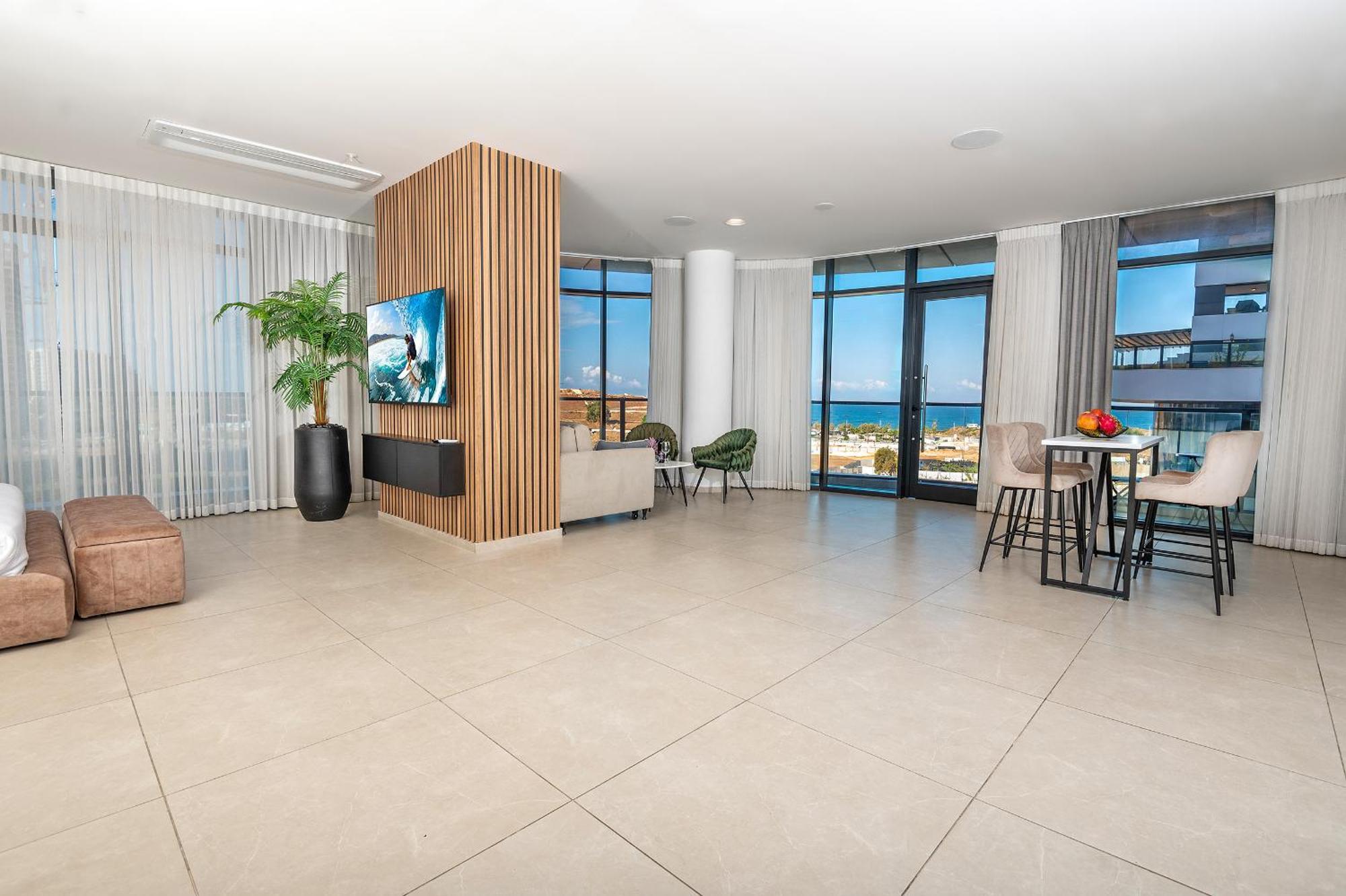 Hi-Yam Seaview Apartments & Suites - יש ממ"ד Bat Yam Exterior photo