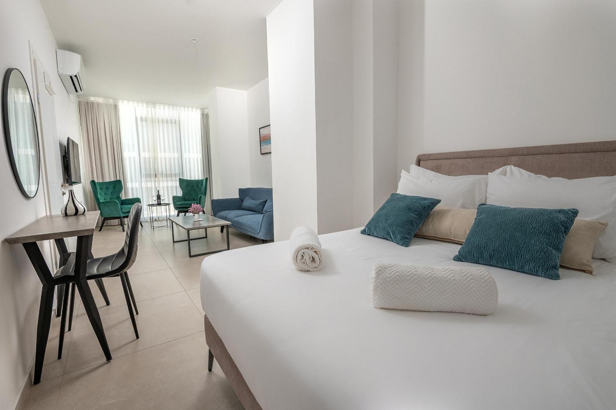 Hi-Yam Seaview Apartments & Suites - יש ממ"ד Bat Yam Exterior photo