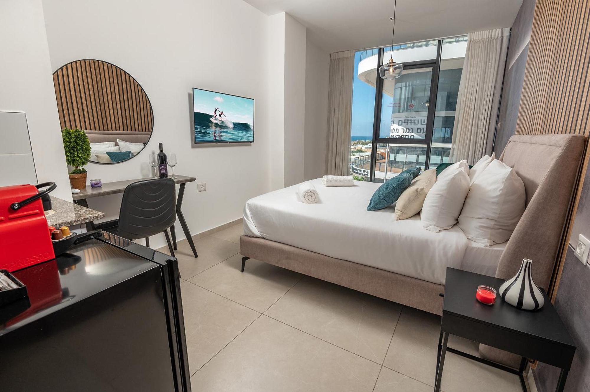 Hi-Yam Seaview Apartments & Suites - יש ממ"ד Bat Yam Exterior photo