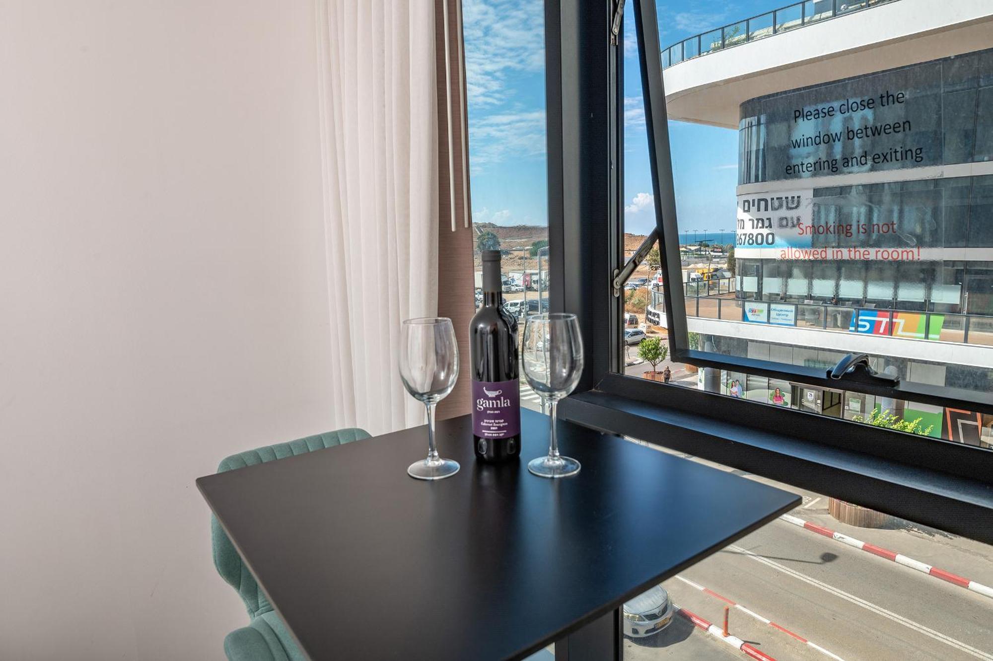 Hi-Yam Seaview Apartments & Suites - יש ממ"ד Bat Yam Room photo