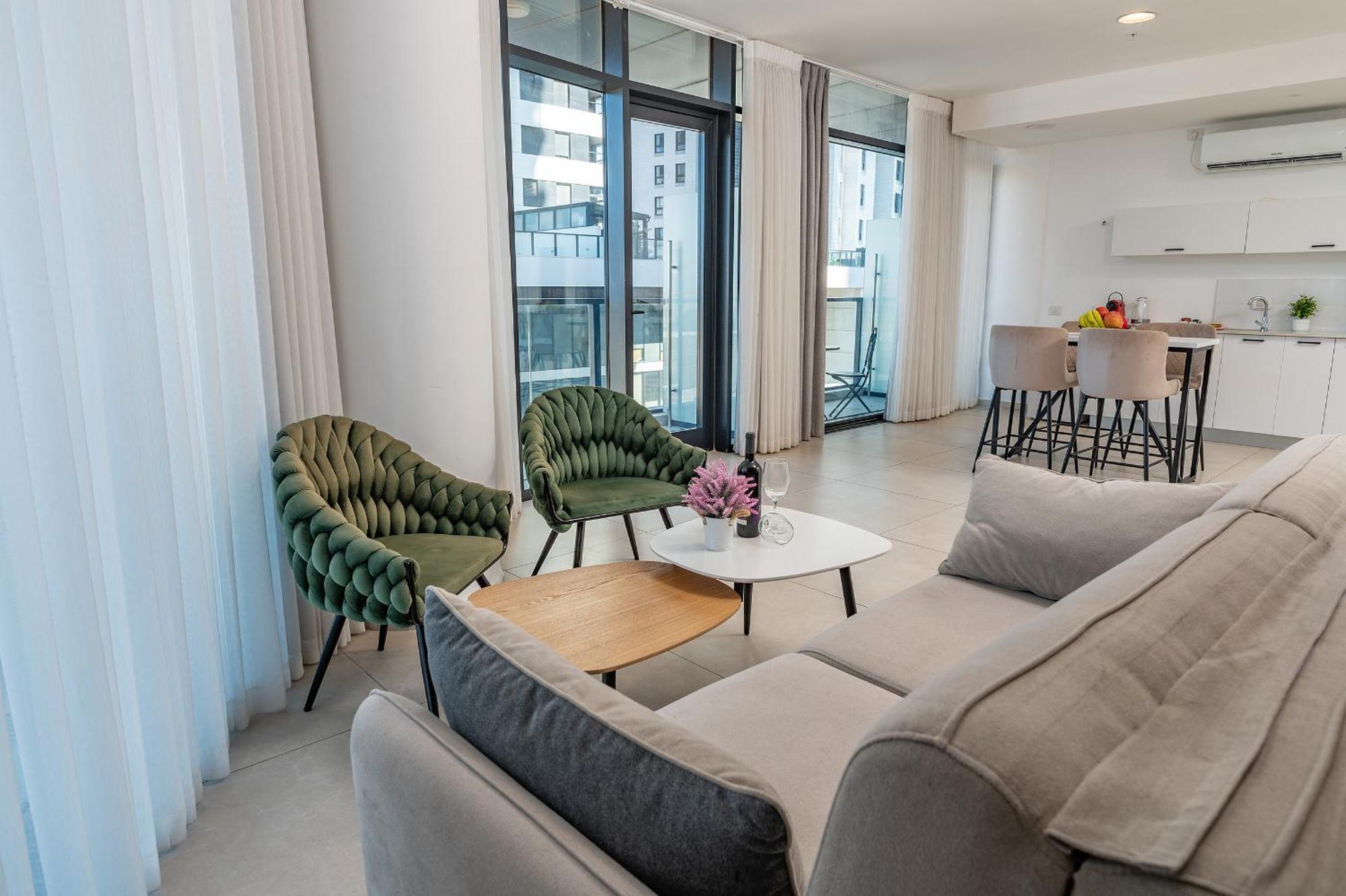 Hi-Yam Seaview Apartments & Suites - יש ממ"ד Bat Yam Room photo