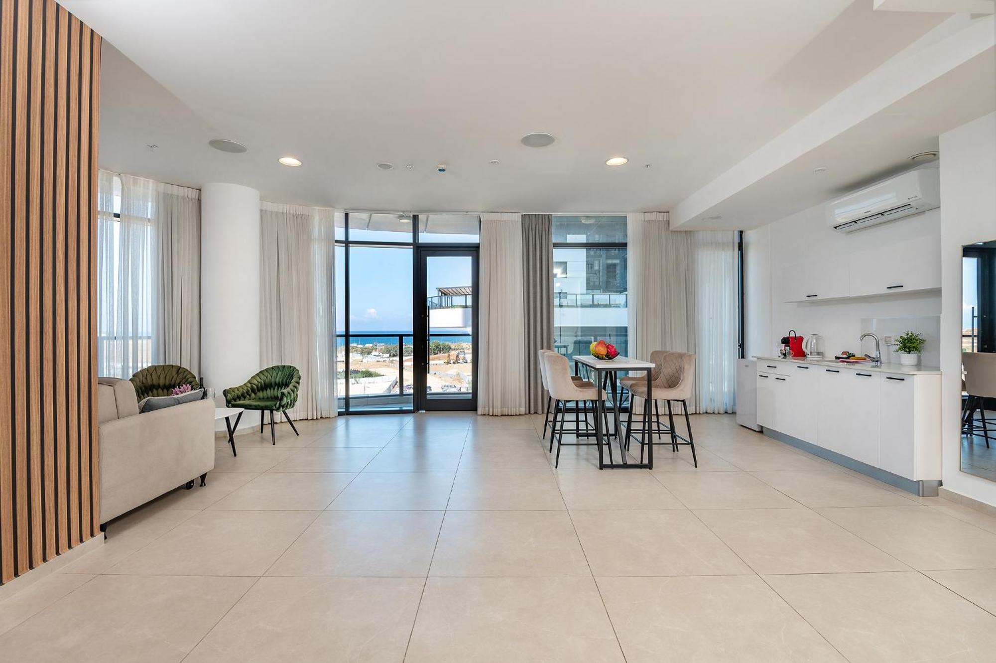 Hi-Yam Seaview Apartments & Suites - יש ממ"ד Bat Yam Room photo