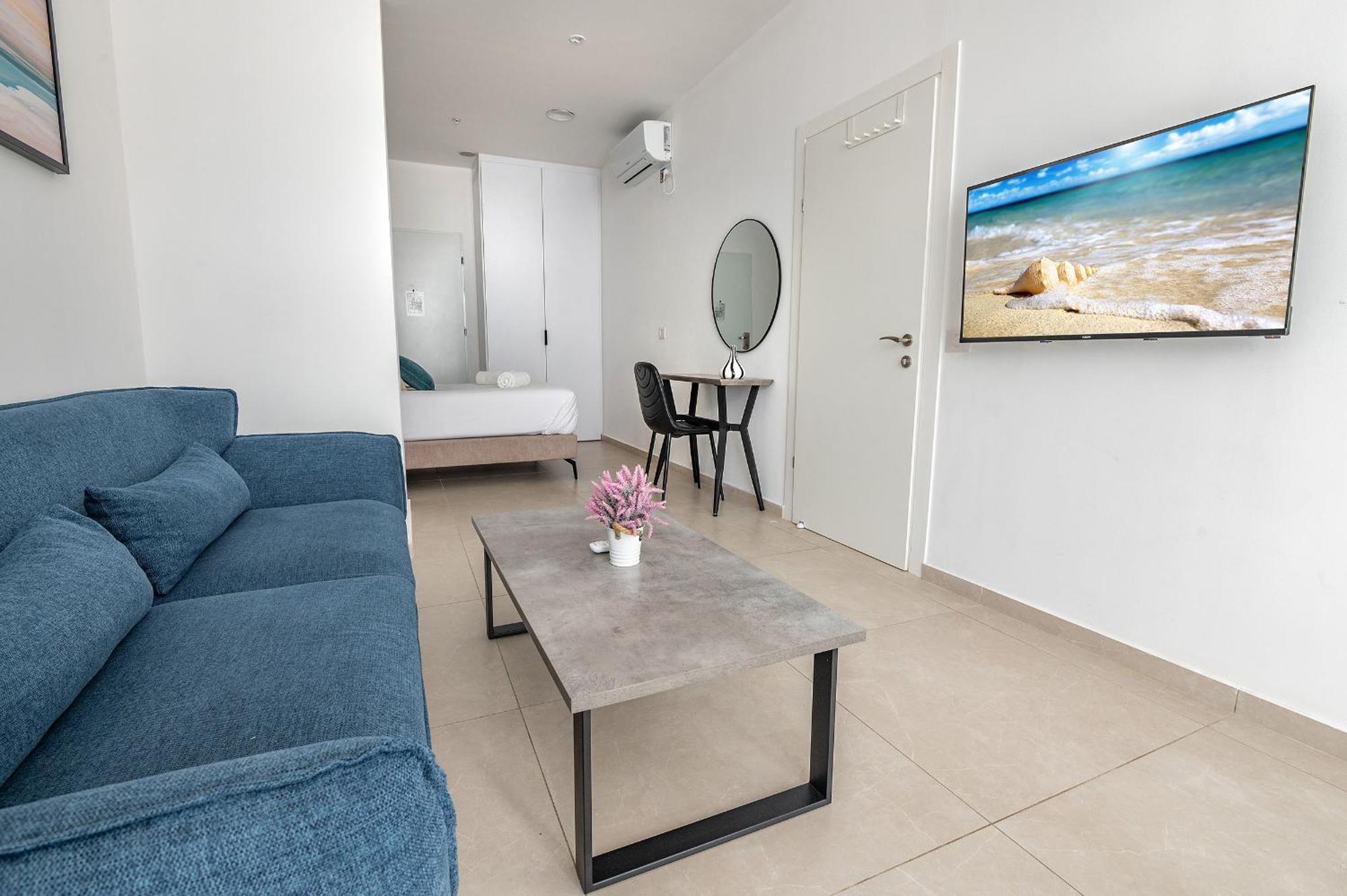 Hi-Yam Seaview Apartments & Suites - יש ממ"ד Bat Yam Room photo