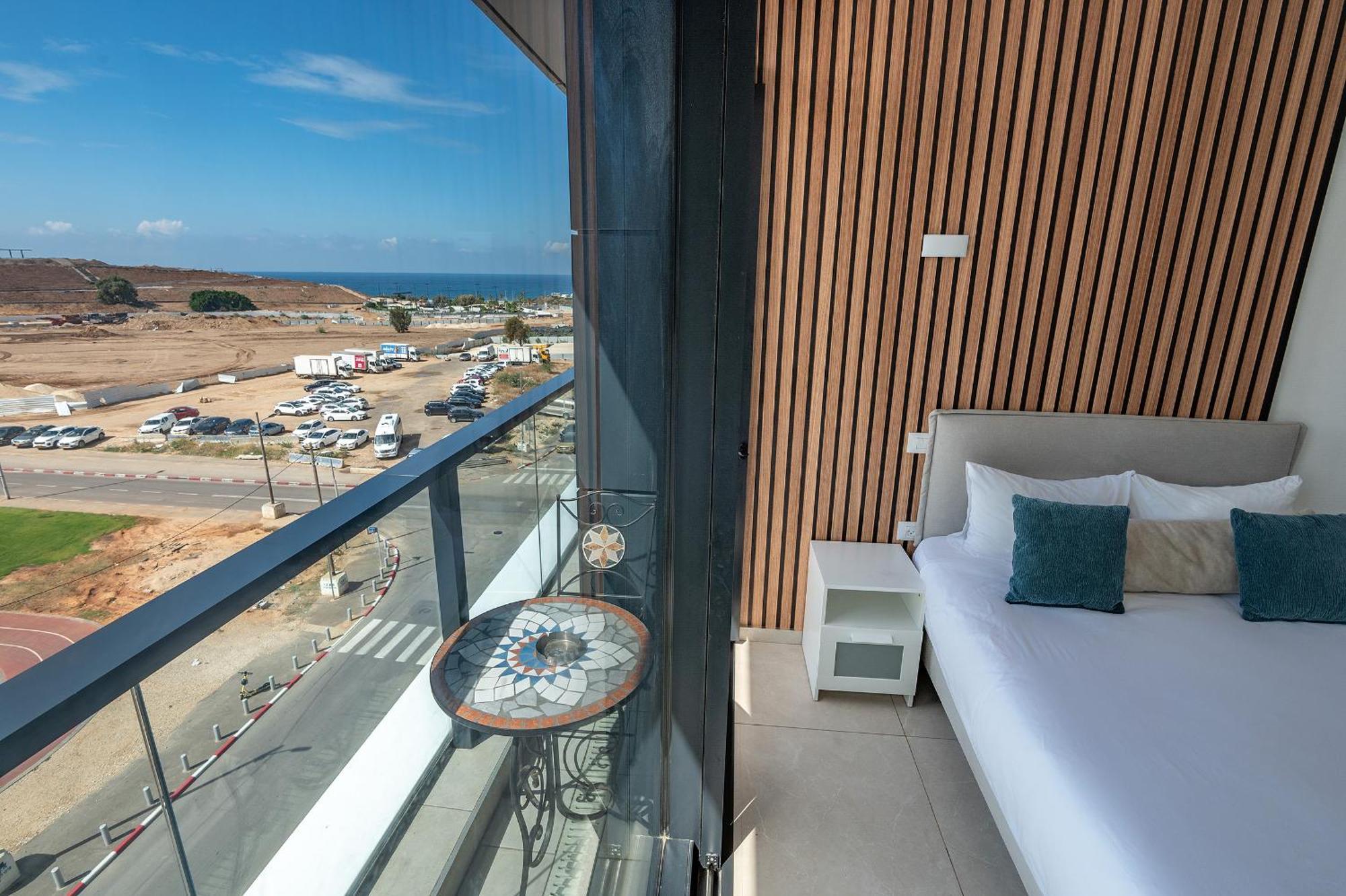 Hi-Yam Seaview Apartments & Suites - יש ממ"ד Bat Yam Room photo